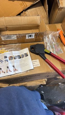 PEX Pipe Crimping Tool