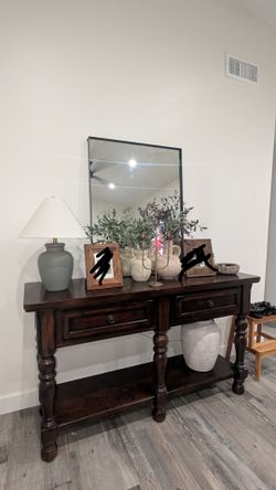 Console table Ashley Furniture