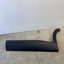 2022β2025 Kia Carnival Rear Door Garnish Molding 37731-R50008KL OEM New βΈ» π¦ Item Description: Genuine Kia OEM Rear Door Garnish Trim Panel β part num