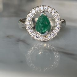 Size 7 Genuine Colombian emerald ring, silver 925, real natural emerald, carats 0.9
