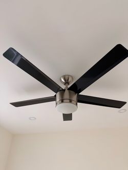 Modern Ceiling Fan w Control Remote