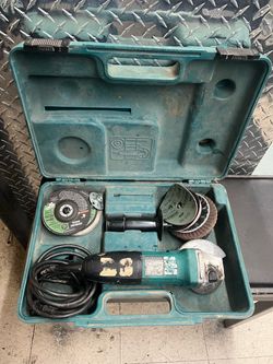 Makita GA4030 4” Grinder Kit