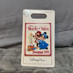 Disneyland 2021 Merriest Nites Pin Disney Parks Limited Release