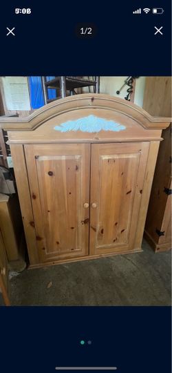 Armoir , Entertainment Center