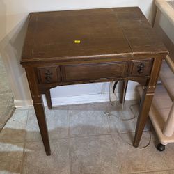 Singer Table With Sewing machine 