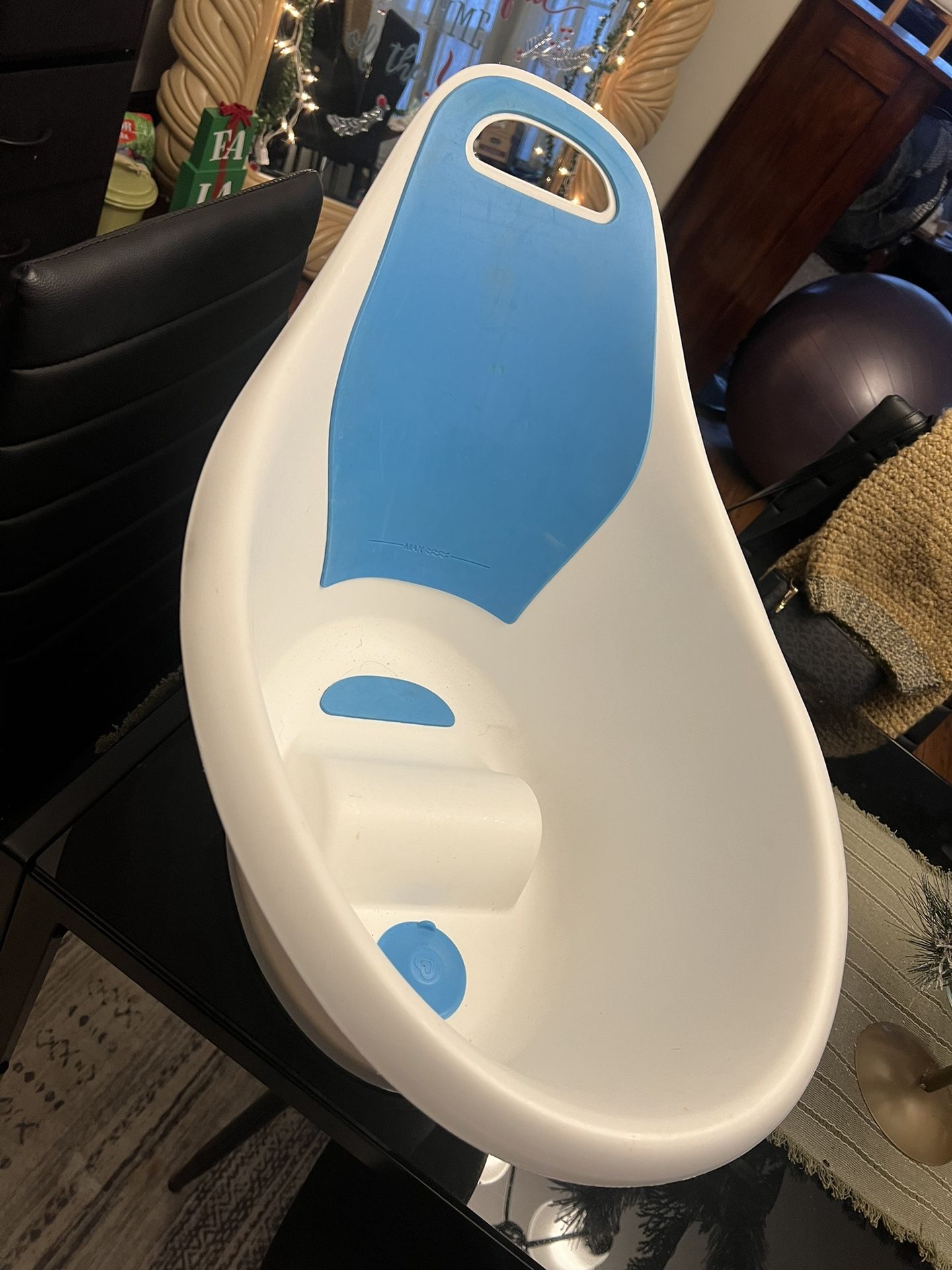 Munchkin Sit & Soak Baby Bathtub Non- Slip Dual-Stage with Padded Foam and Drain