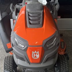 Husqvarna TS-242XD Riding Lawnmower