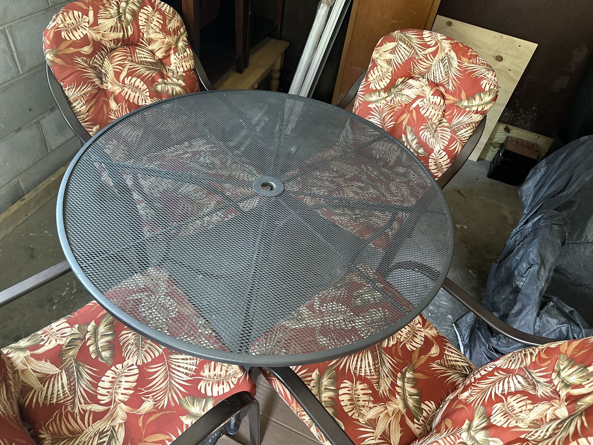 Round Metal Table With 4 Cushions And Chair 