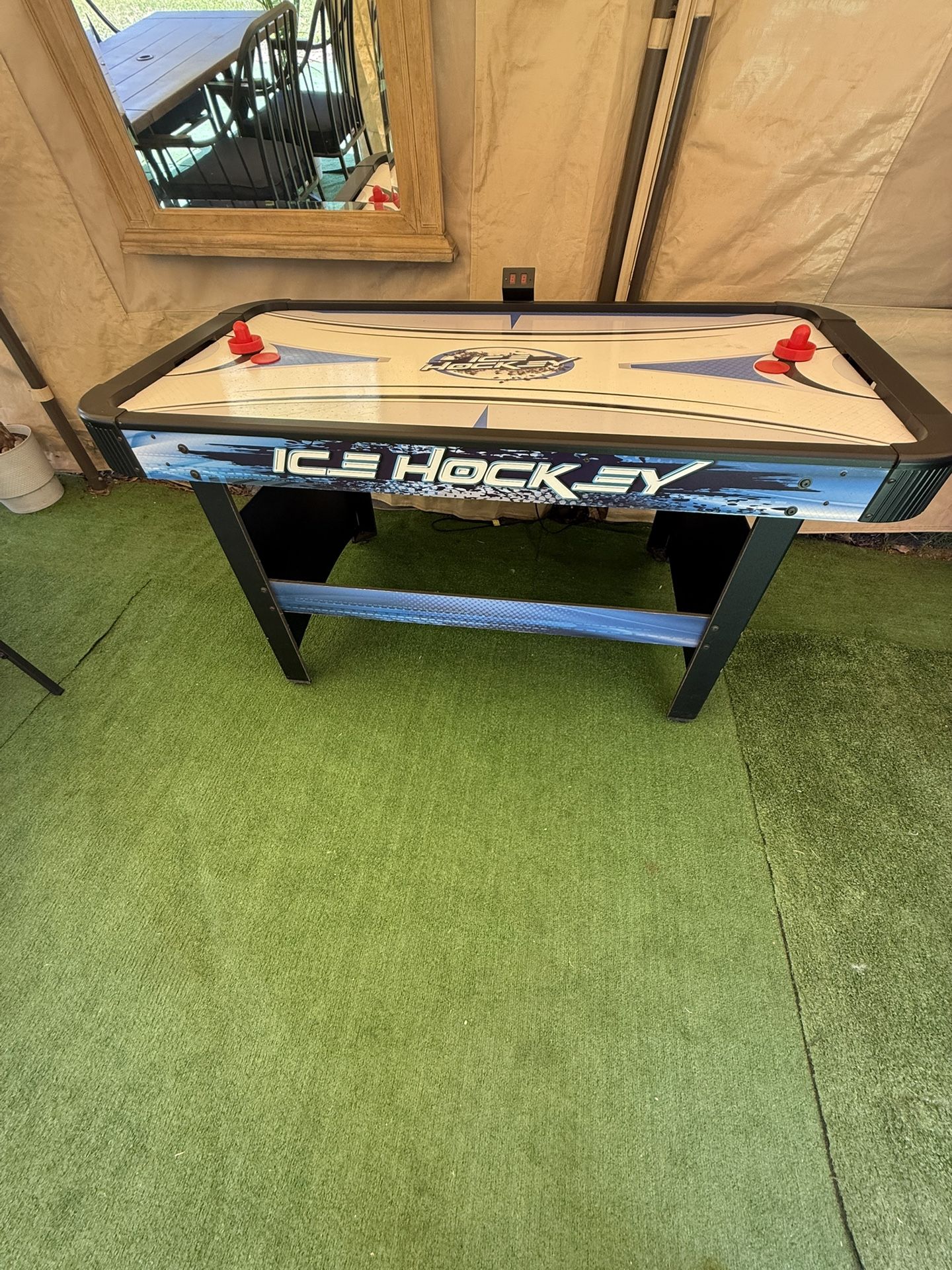 Hathaway Face-Off 5-Foot Air Hockey Game Table for Family Game Rooms with Electronic Scoring