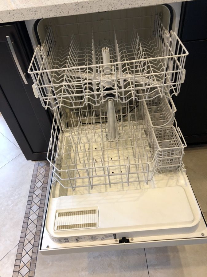 Kenmore Ultra Wash QuietGuard dishwasher WON’T LAST for Sale in Boca