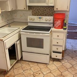 Stove With Glass Cooktop Whirlpool White Only $100