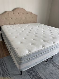 Zinus King Size Mattress + Metal Frame $100 Excellent Condition - like new!