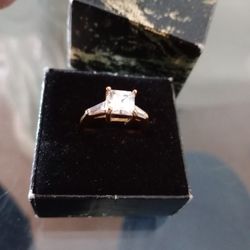  3 Stone Cubic zirconia Ring... Size 6