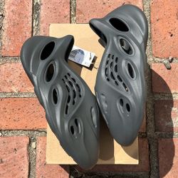 Adidas Yeezy Foam RNNR Carbon