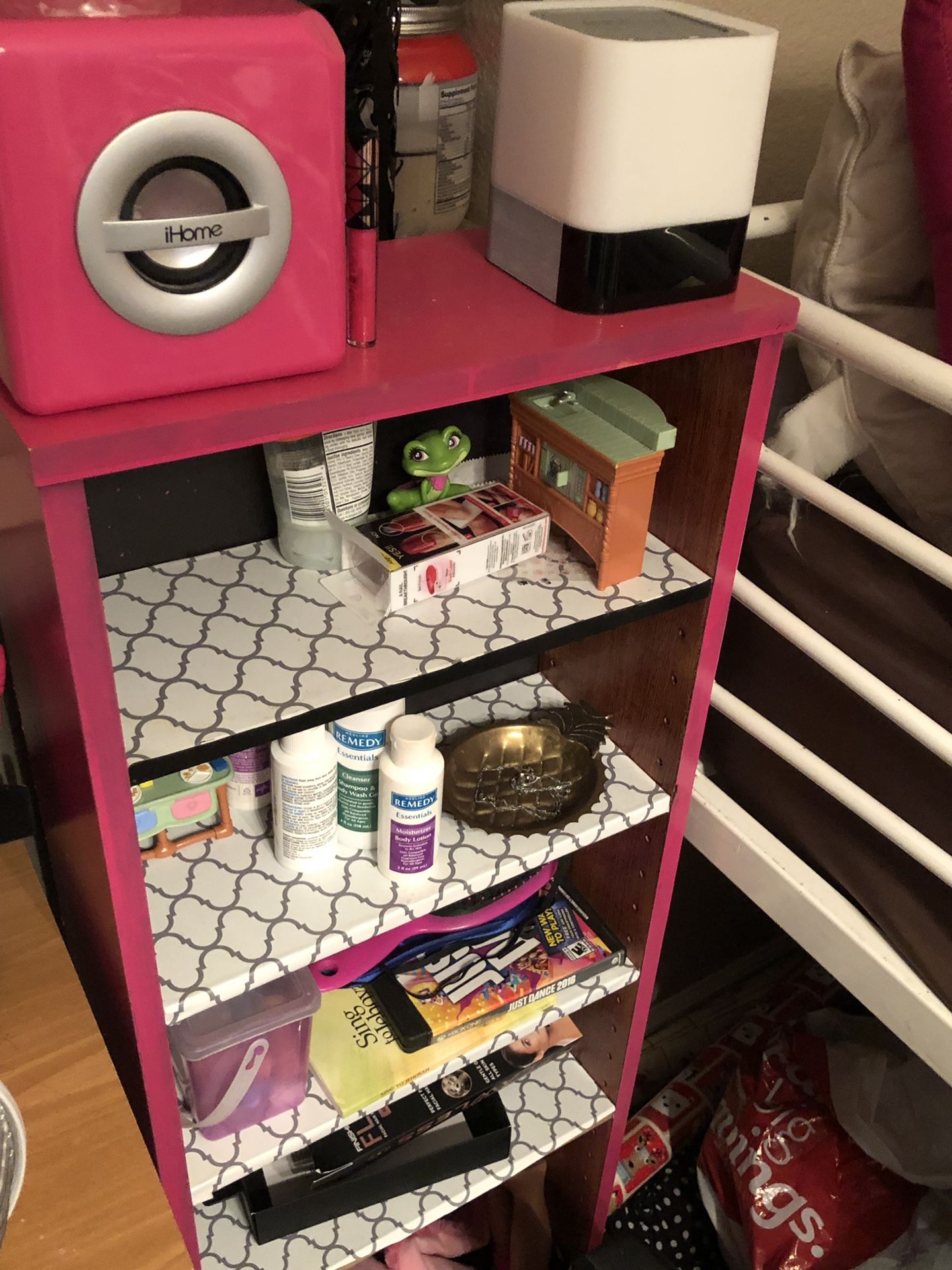 Pink girl's 4 stand bookshelf