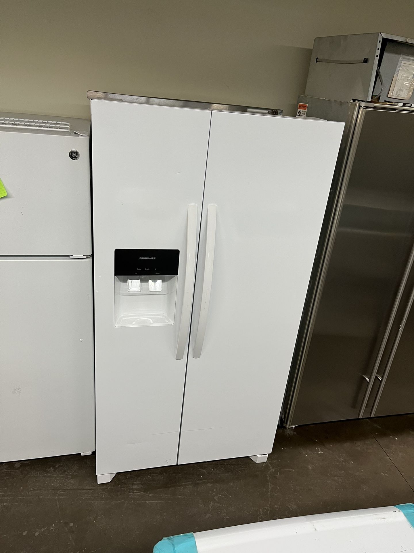 NEW FRIGIDAIRE WHITE REFRIGERATOR SIDE BY SIDE