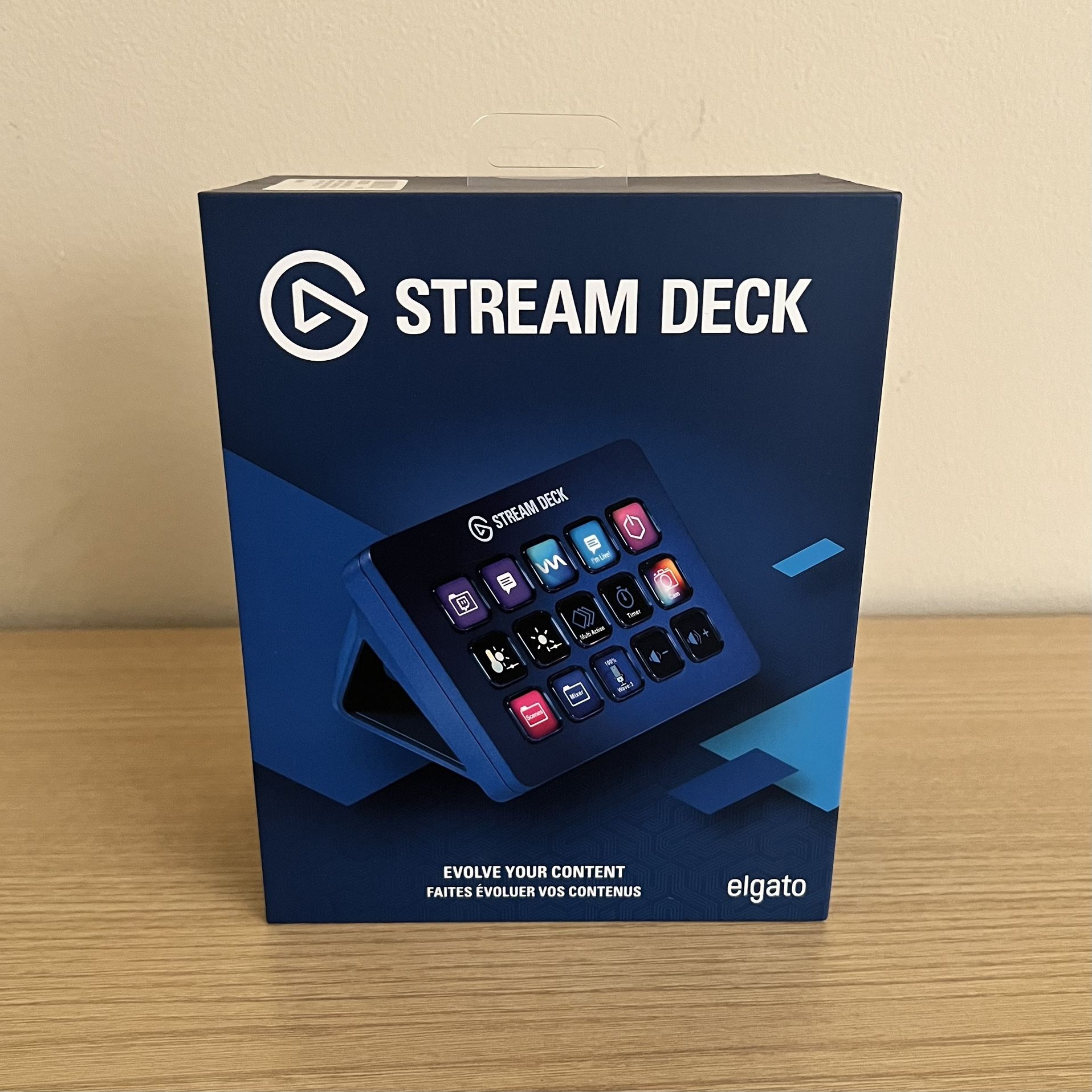 Elgato Stream Deck MK.2 – Studio Controller, 15 macro keys, trigger actions in apps and software like OBS, Twitch, ​YouTube and more