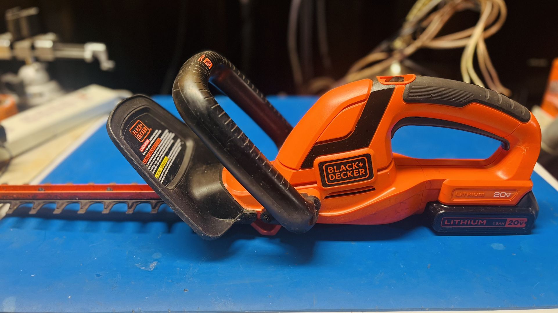 Black & Decker 20V MAX Cordless Hedge Trimmer 