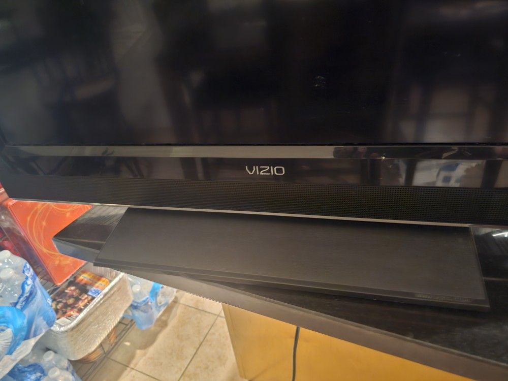 32' VIZIO TV - EXCELLENT CONDITION $50
