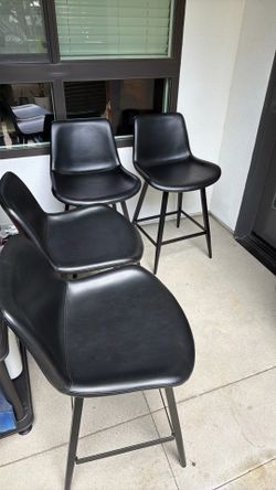 4 Black barstools