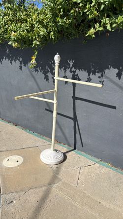 Towel rack