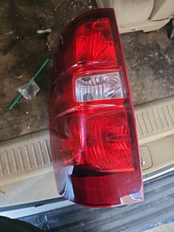 07 Tahoe Driver Tail Light