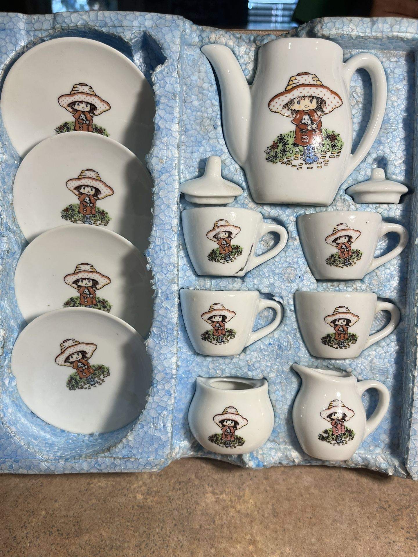 Vintage 11 Pc Ceramic Tea Set Made in Taiwan 