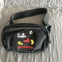 ✨ Disney x lululemon Mickey Mouse Crossbody Bag 🖤🐭