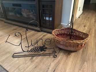Wine & Bread Basket Decor