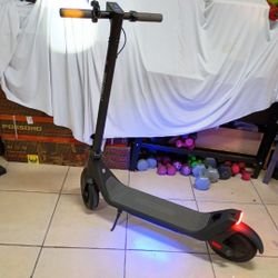 PHANTOM ELECTRIC SCOOTER MOTOR 400W 15.5MPH 28 MILES RANGE-ANTIPUCTURE TIRES-ATMOSPHERE LIGHTS
PHANTOMGOGO A10 10" FOLDABLE ADULT ELECTRIC SCOOTER 400