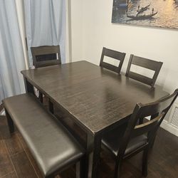 Solid wood extending dining table 6 seater