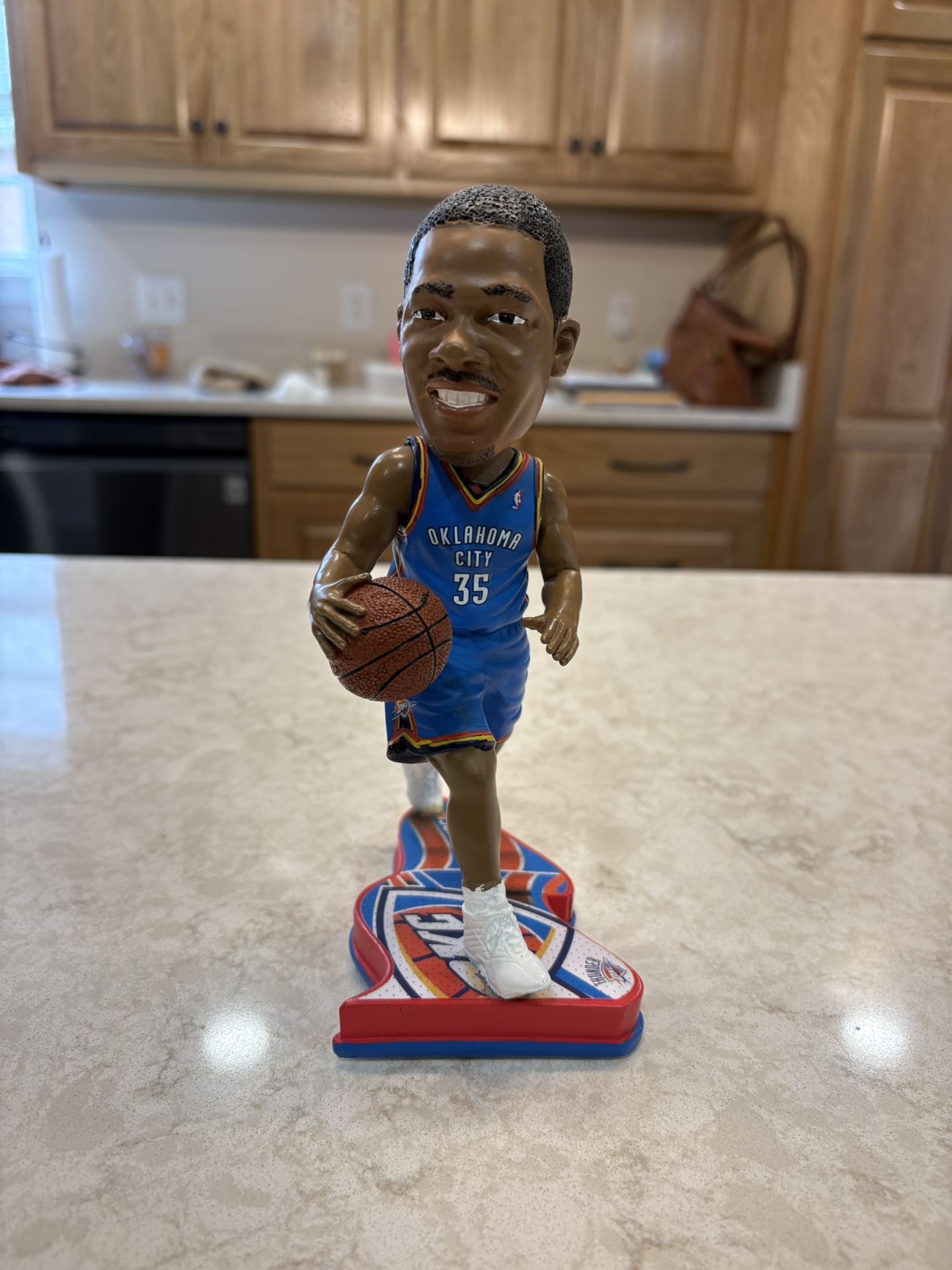 Kevin Durant #76/2,013 Limited Edition Legends of the Court Collectible – Thunder Era
