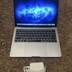 🍊Apple MacBook Pro 💻 Laptop With charger 