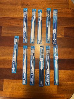 Toothbrushes (1 lot)