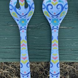  4.6 stars out of 261 reviews (4.6)| 261 The Pioneer Woman - Fresh Floral  Melamine serving fork and spoon