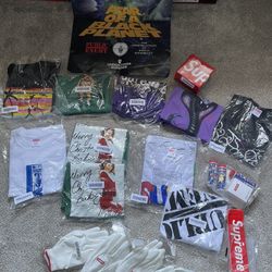 Supreme Tee Box Logo Kaws Mariah Snake Balloons Public Enemy Yeezy Dunk Jordan Sb 1