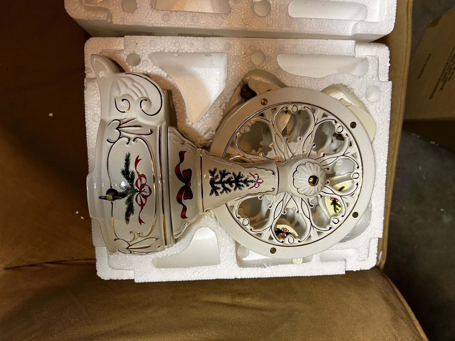 Avon Christmas Holiday Musical Ferris Wheel Porcelain Carousel