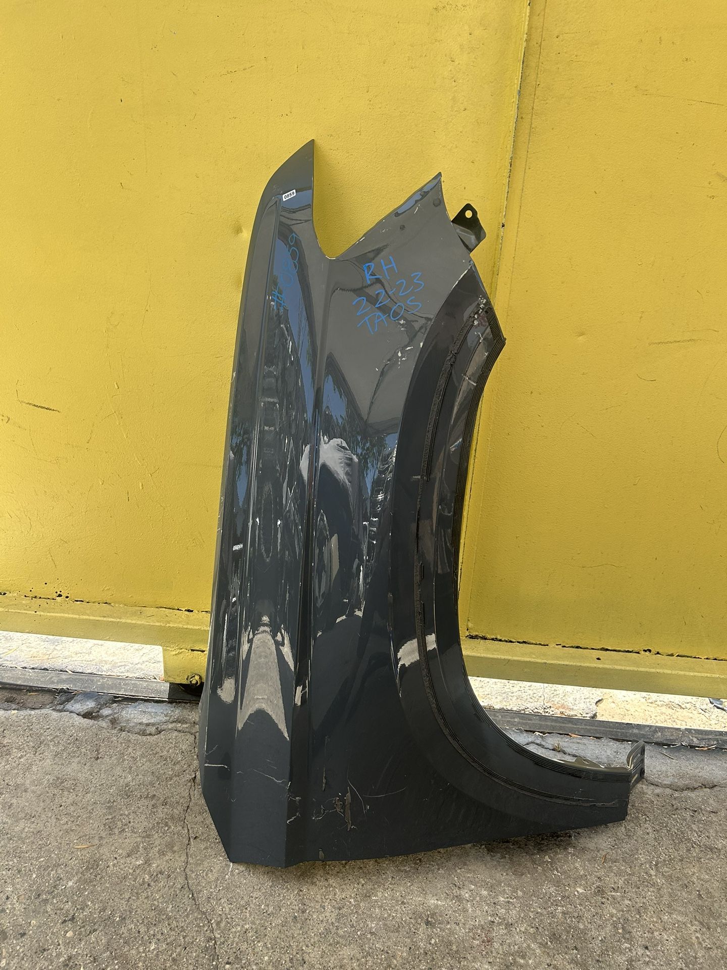 2022-2023 VOLKSWAGEN TAOS RH FENDER OEM