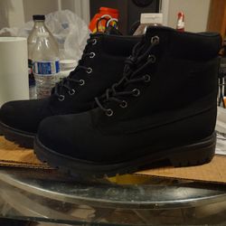 Brand New Fila Swade Black Boots 