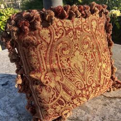 Decorative pillow for couch