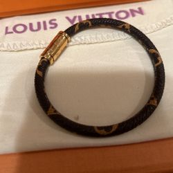 Pretty! Classy ! Leather Brown Bracelet 