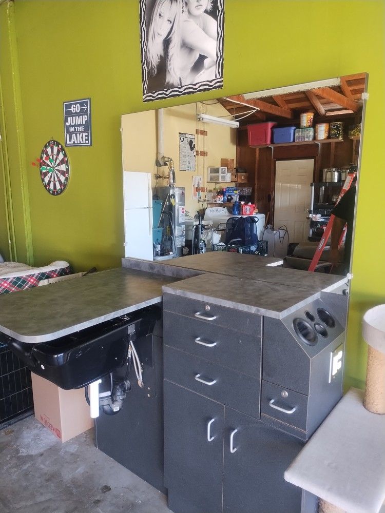 Salon Station With Sink And Outlets