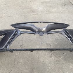 2018-2020 Toyota Camry SE Front Bumper 