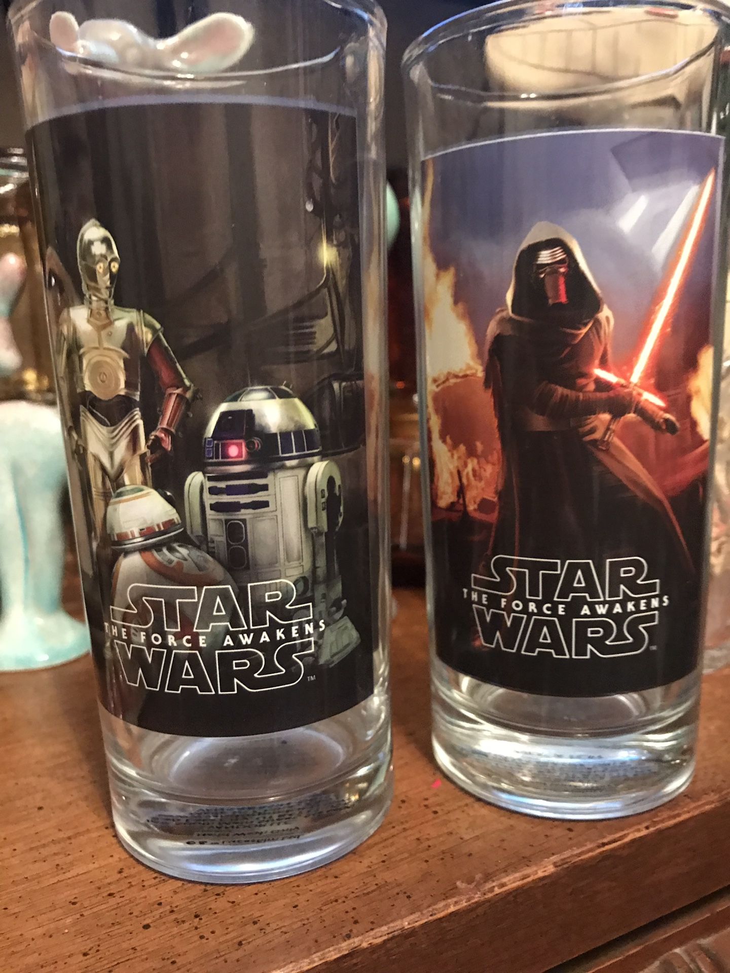 Collectable Vintage STAR WARS ‘The Force Awakens’ highball glasses. Signed (R).