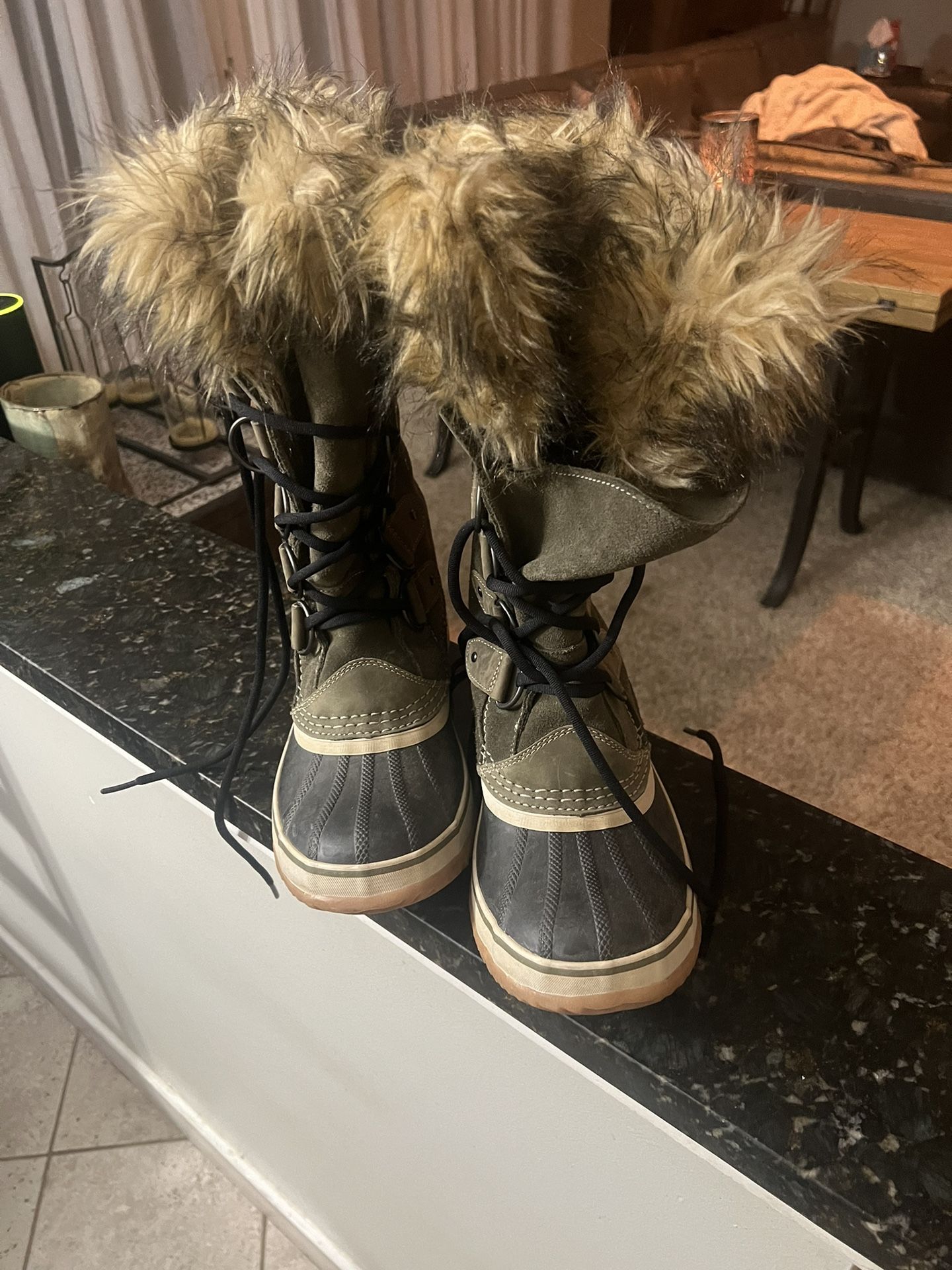 Sorel Women’s faux fur Waterproof boots