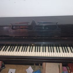Wuritzer Upright Piano 
