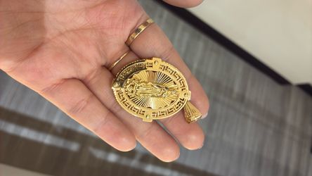 14 K gold medalla virgen