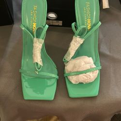 Teal Women’s Fashion Nova Heels Size 7