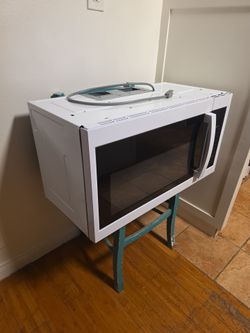 New Microwave Never Used.
