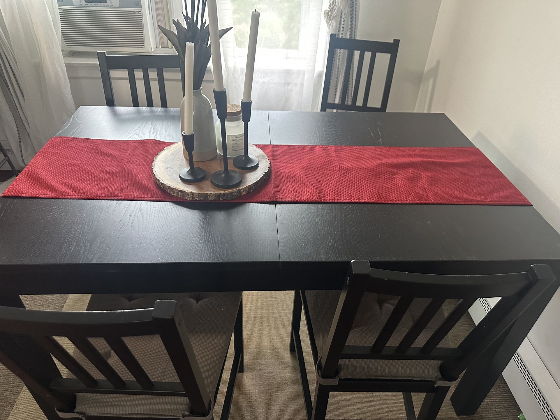Dinning table with 4 chairs extendable